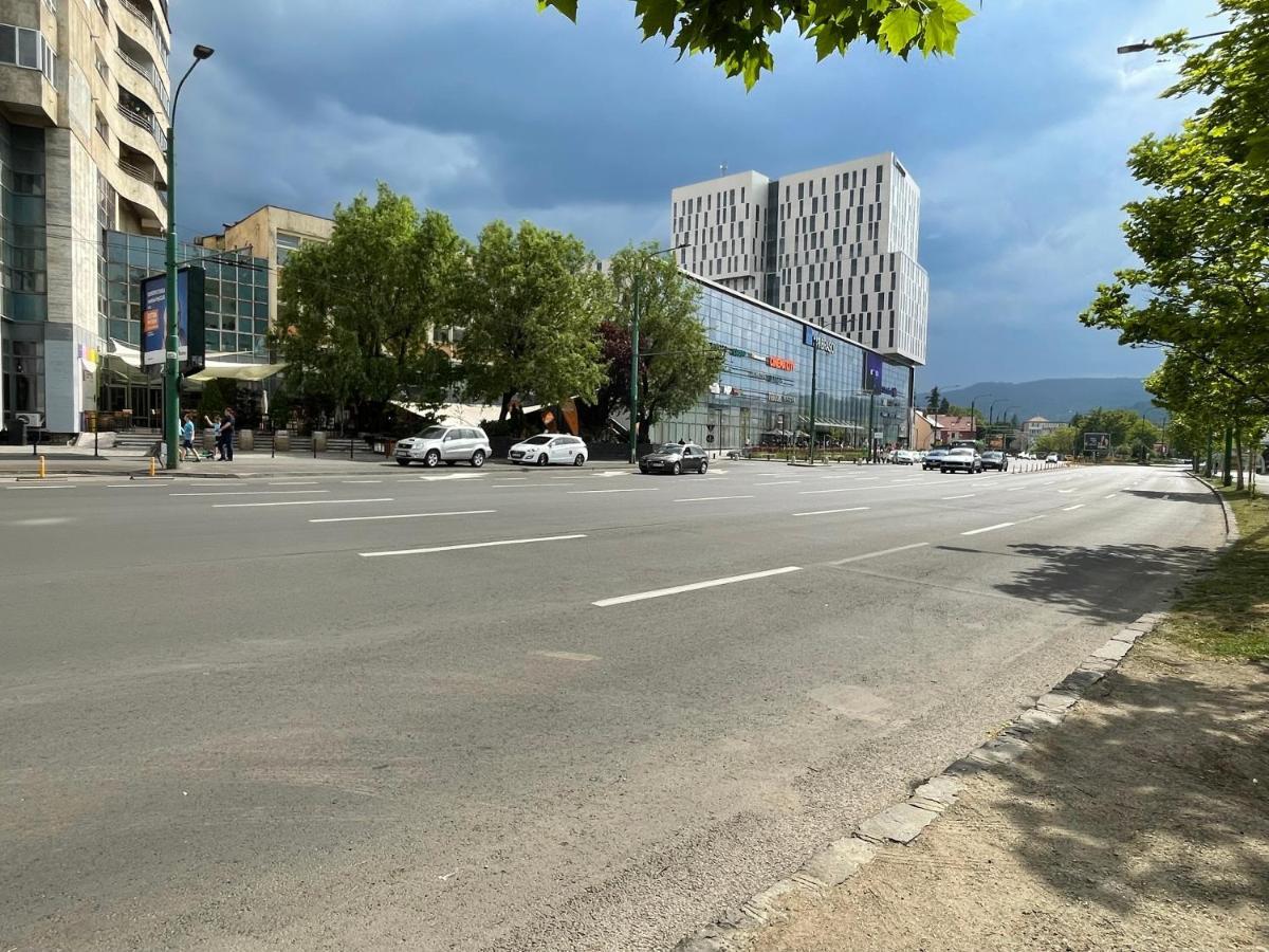 Premium Central Apartment Braşov Esterno foto